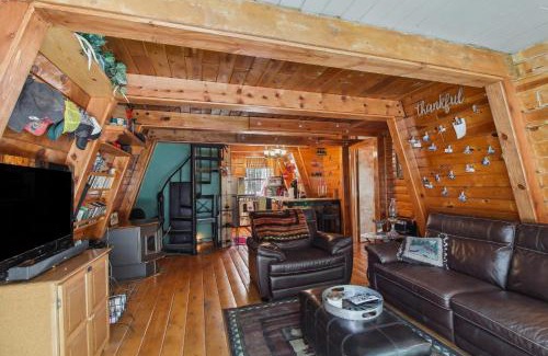 Heber House | Near Trails Forest Lake Retreat with Backyard Oasis