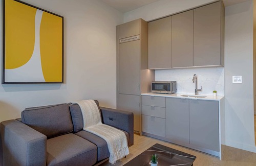 West Los Angeles Apartment | Near UCLA Coliving Suite w On Site Laundry