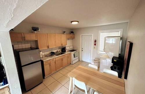 Southwest Coconut Grove House | Near UM Miami Cozy room with Free parking in Grove, Near UM Miami Cozy room with Free parking in Gro