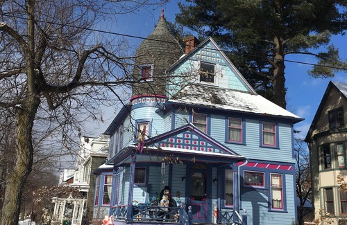 Aspinwall House | Near US Open Oakmont Country Club Free Transport Charming Victorian Guest House