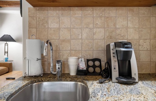 Kimball Junction Condo | Near Utah Olympic Park | Hot Tub | 1 Bedroom+ | Sleeps 8