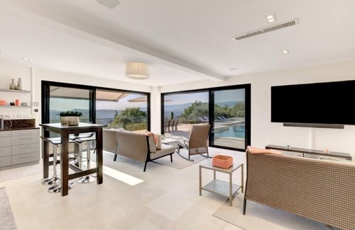 Mouans-Sartoux Villa | Near Valbonne, modern villa. One - or two family but with separate accommodation