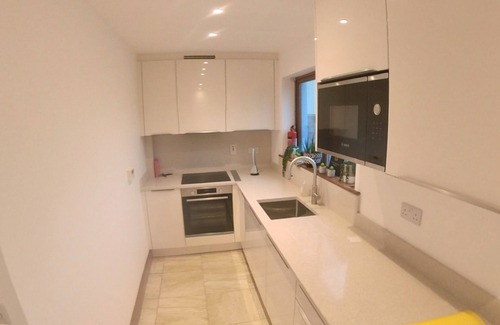 Crosshaven House | Near Village Life and Coastal Beauty
