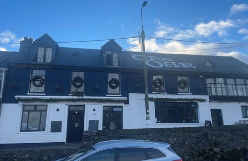 Crosshaven House | Near Village Life and Coastal Beauty