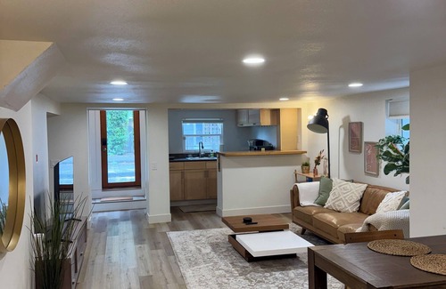 Fauntleroy House | Near Water Boho Basement – Private Entry, New Bath