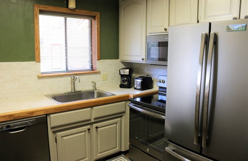 Groveland House | Near Yosemite! Game room with ping pong and billiards! Shared community pool!