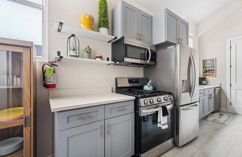 Hurricane House | Near Zions/Waterpark/lake - Guest House - Sleeps 7