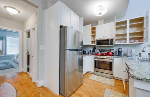 Old Town West Condo | ✨Nearby Metro✨Old Town Alexandria✨Walking Score 94