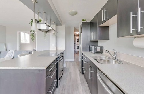 Southwest Calgary Condo | Nearby Saddledome | AC | Parking Central DT Condo