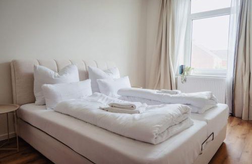 Celle Apartment | Nearby Town Hall exclusive designer furnishings