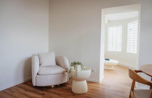 Celle Apartment | Nearby Town Hall exclusive designer furnishings