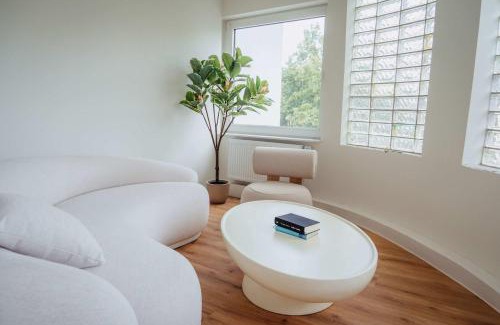 Celle Apartment | Nearby Town Hall exclusive designer furnishings