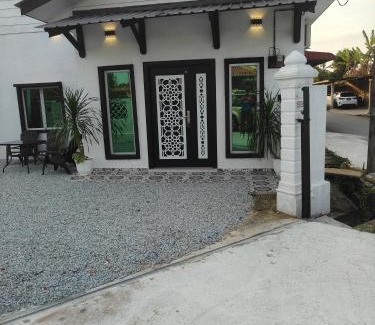Kuala Terengganu House | Nearby umt Unisza airport drawbridge litar gong badak budin's house gong badak Kuala nerus Kuala terengganu