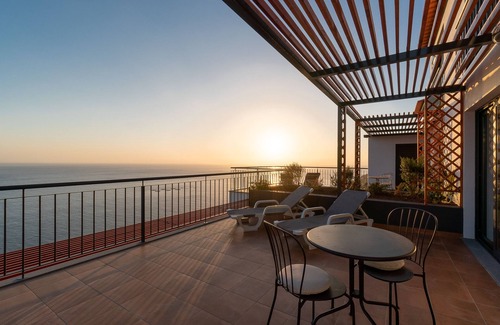 Arco da Calheta Apartment | Nearer to the Sea than the sky, an amazing views and peaceful escape.