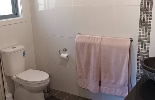 Coffs Harbour Apartment | Neat 1 Bedroom apartment with Mountain Views
