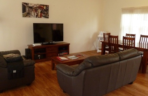 Nailsworth House | Neat & Cosy Nailsworth - Great for families