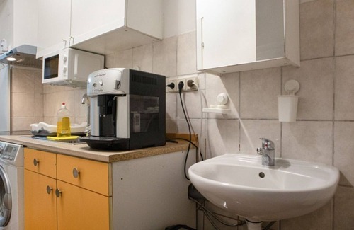 Brigittenau Apartment | Neat Studio w/Free Coffee near Millenium Tower