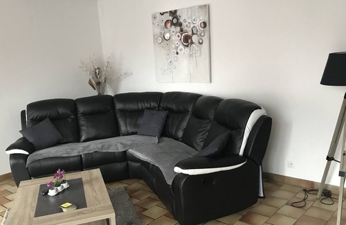 Saint-Martin-en-Campagne Cottage | neccesaire bedding provided, accept pets