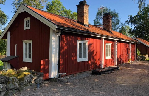 Edsbro Villa | Nedanby | Cottage | Idyllic location | Porch | Grill