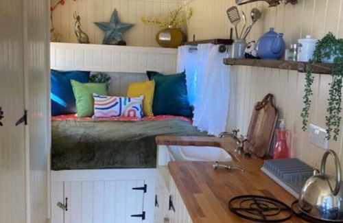 Sedlescombe Cabin | Neddys Rest, Repurposed Horse Box, Luxury Stay