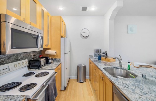Belltown Apartment | Needle's Edge 99 Walkscore