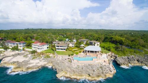 West End Apartment | Negril Beach Front on The SOV