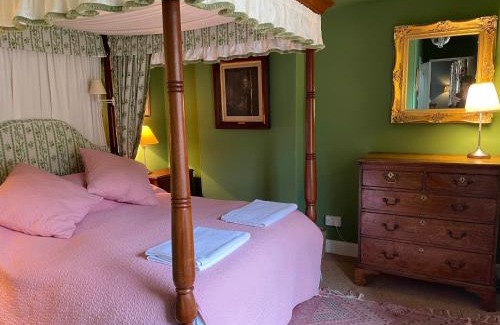 Peebles House | Neidpath Castle Cottage