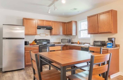 Columbus House | Neighboring Fort Moore - The Modern Guest House