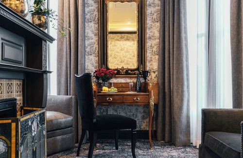 Lower Pacific Heights Hotel | Neighbourgood Sutter Mansion