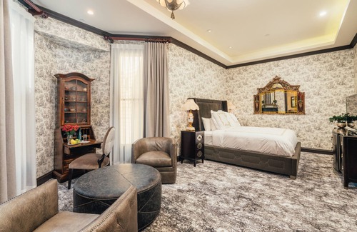 Lower Pacific Heights Hotel | Neighbourgood Sutter Mansion