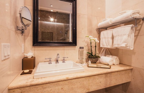 Lower Pacific Heights Hotel | Neighbourgood Sutter Mansion