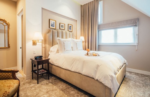 Lower Pacific Heights Hotel | Neighbourgood Sutter Mansion