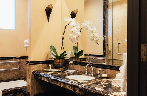 Lower Pacific Heights Hotel | Neighbourgood Sutter Mansion