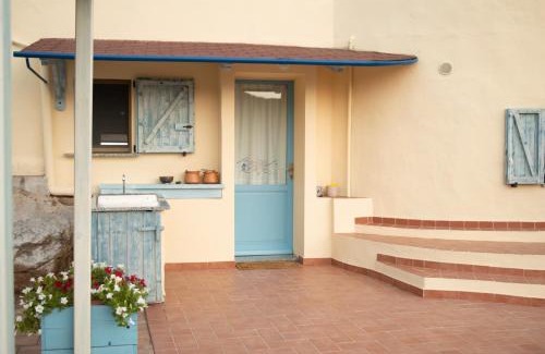 Bindua Apartment | Nel verde del Villaggio - Casetta Celeste