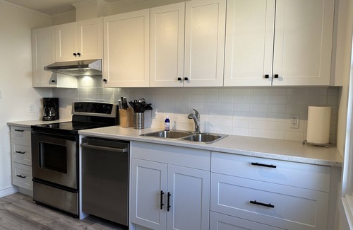 Old Town Historic District House | Nelles Cottage on the Park, Backs onto Park