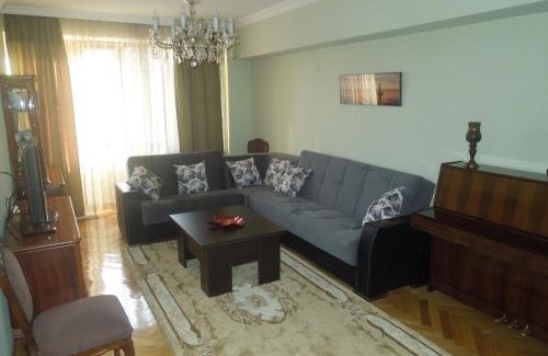 Old Boulevard Apartment | Nellie's apartment