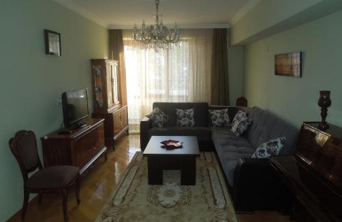 Old Boulevard Apartment | Nellie's apartment