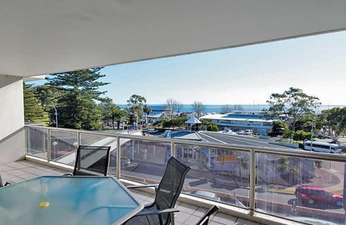 Nelson Bay Apartment | Nelson Towers, 9,71a Victoria Parade - unit in the heart of Nelson Bay with water views, air conditioning and Wi-Fi