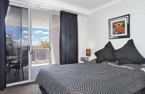 Nelson Bay Apartment | Nelson Towers, 9,71a Victoria Parade - unit in the heart of Nelson Bay with water views, air conditioning and Wi-Fi