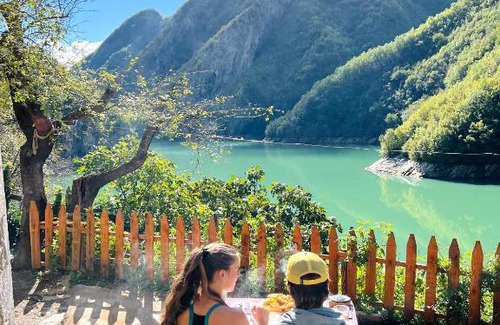 Shkoder County House | Neomalsore Agrotourism, Komani Lake
