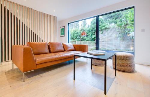 Hillside House | Neoteric Home Wimbledon Village