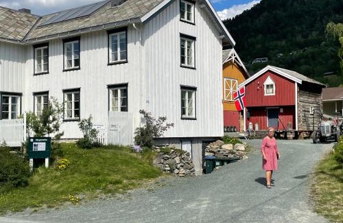 Meldal House | Ner-Grefstad gard