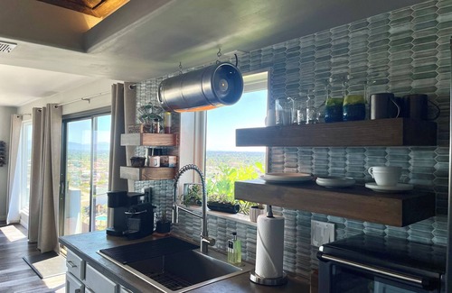 North Mountain House | "Nest" 360degree views of Phx -friends couples Decks Hot Tub