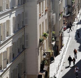 Quartier Sainte-Avoye Apartment | Nest in Paris