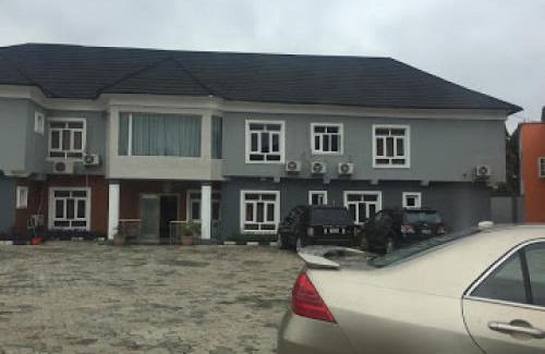 Ibadan Cabin | Nest Spa And Suites - Standard Executive