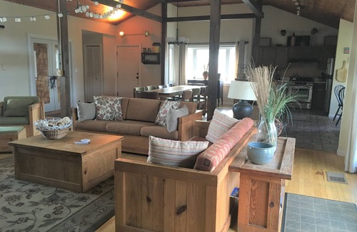 Deep Hole House | NESTLED ALONG BANKS OF ASSATEAGUE BAY OVERLOOKING THE SALT MARSHES!