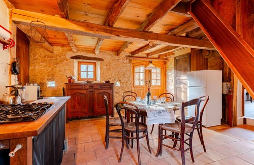 Campagnac-les-Quercy House | Nestled in the woods near the Rivers Dordogne and Ceou lies our secluded gem.