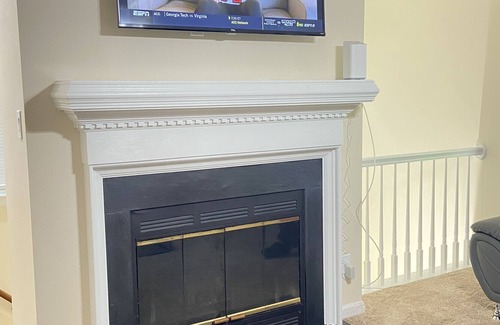 Greenbrier West Condo | Nestled in a quiet condo, just 15 minutes from VA Beach boardwalk. Sleeps five.