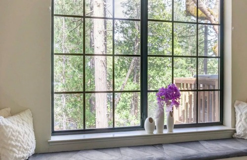 Groveland House | Nestled in the Pinetrees and Close to Yosemite