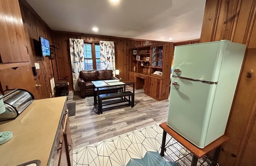 Central Newport News Cottage | Nestover - Cozy cottage close to James River, shopping, & eateries!